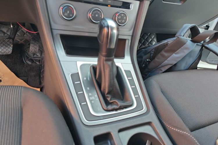 Volkswagen Golf 2016 car image #14