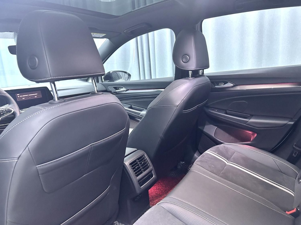 Volkswagen Golf 2022 car image #10