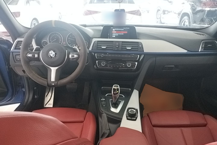 BMW 3 Series 2018 car image #10