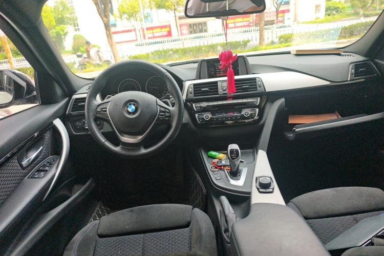 BMW 3 Series 2017 #12 BMW 3 Series 2017 car image #12