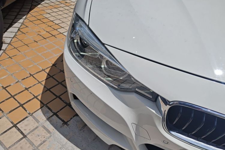 BMW 3 Series 2019 car image #8