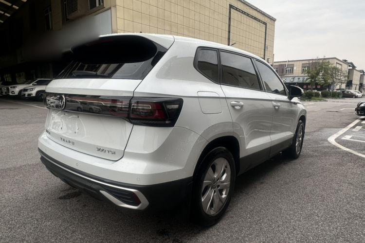 Volkswagen Tharu 2024 car image #7