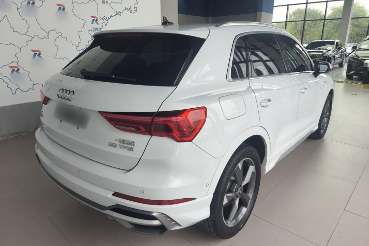 Audi Q3 2021 car image #7