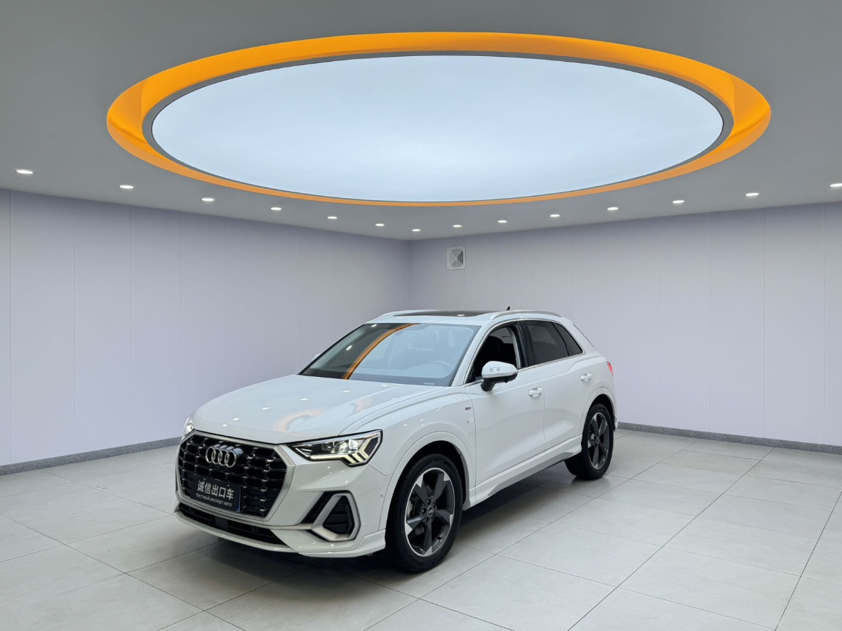 Audi Q3 2022 car image #2