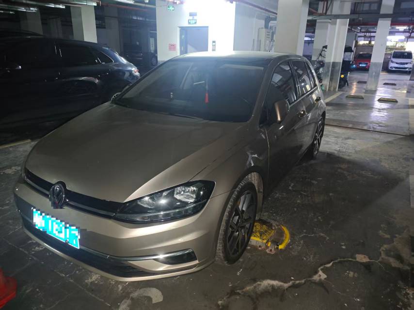 2020 immagine di auto 