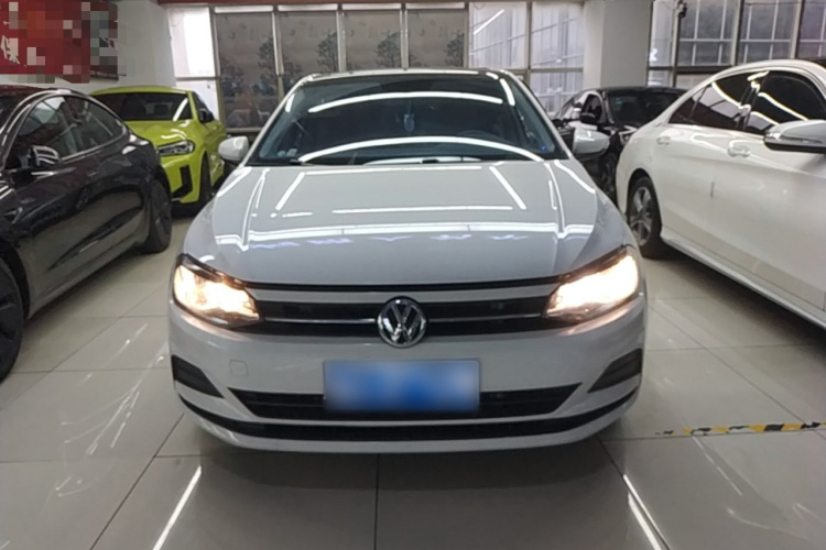 Volkswagen Polo 2021 car image #3