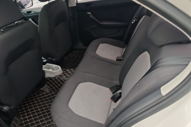 Skoda Rapid 2016 #17 Skoda Rapid 2016 image de voiture #17