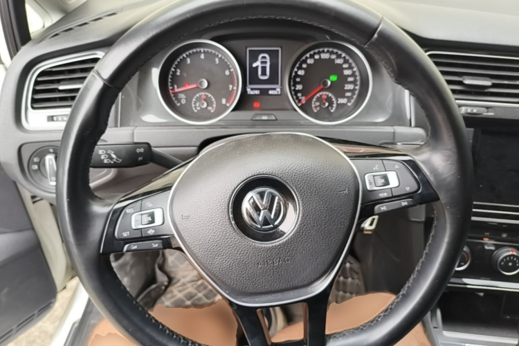 Volkswagen Golf 2019 car image #11