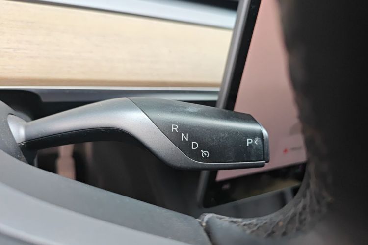 Tesla Model Y 2023 car image #14