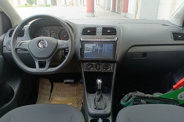 Volkswagen Polo 2017 car image #11