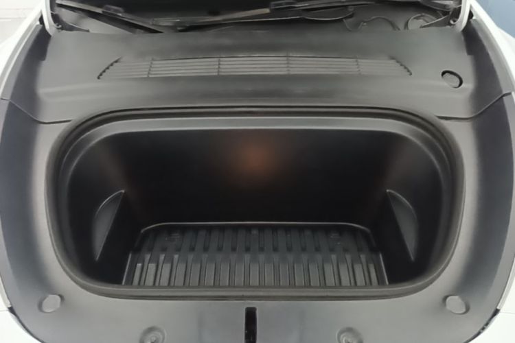 Tesla Model Y 2024 #20 Tesla Model Y 2024 car image #20