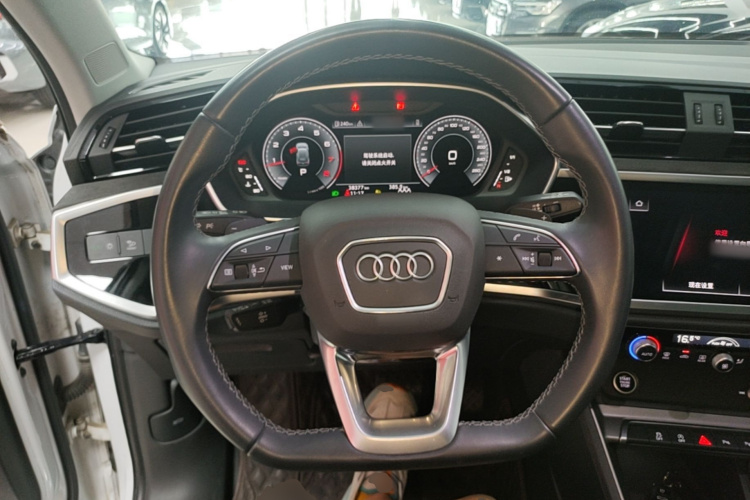 Audi Q3 2023 #11 Audi Q3 2023 car image #11