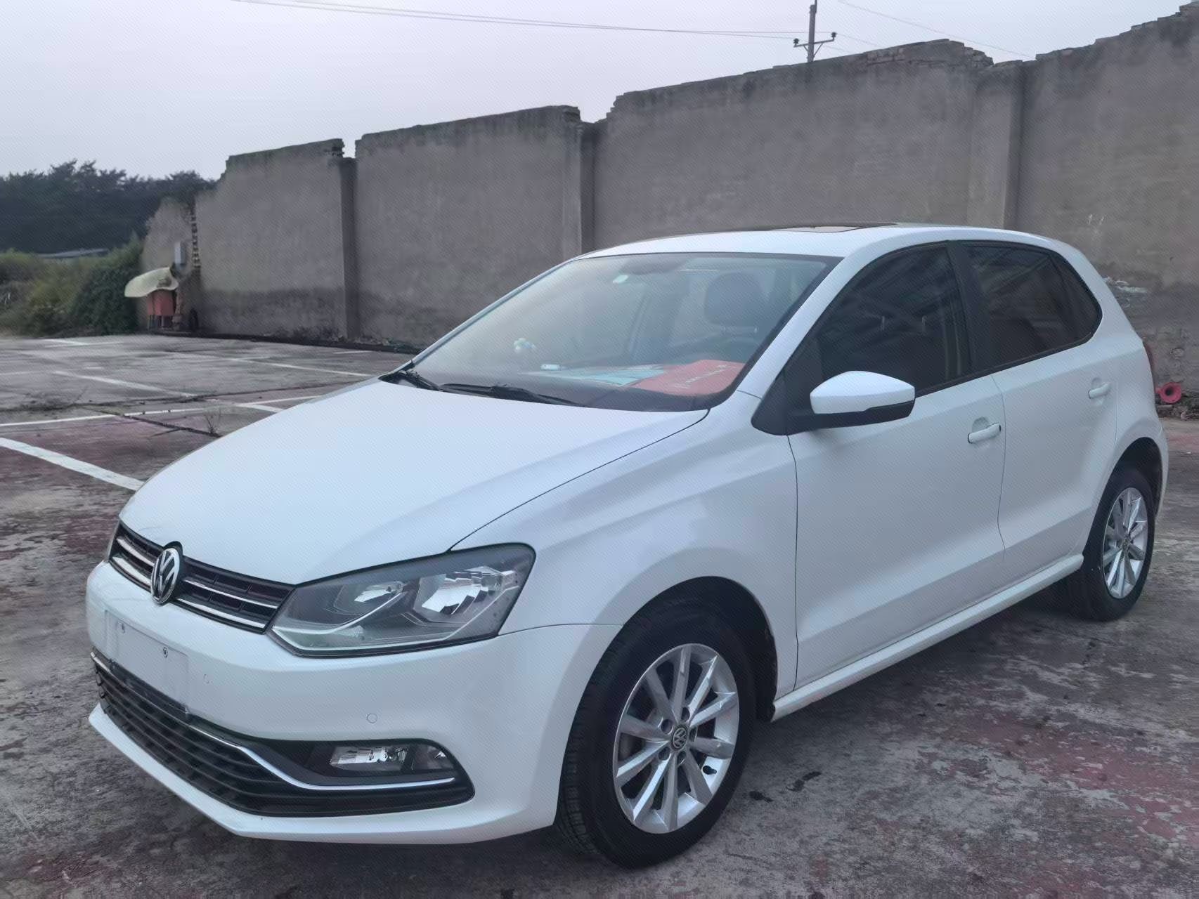 Volkswagen Polo 2016 car image 