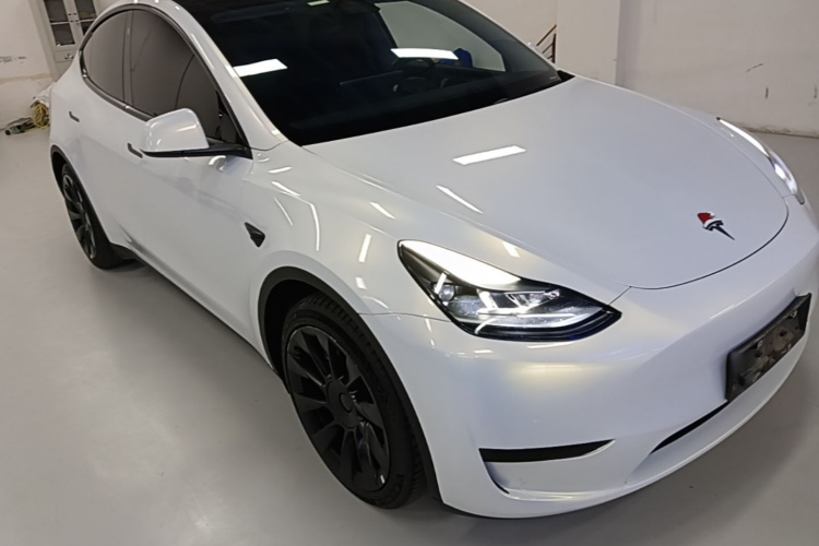 Tesla Model Y 2023 #4 Tesla Model Y 2023 car image #4
