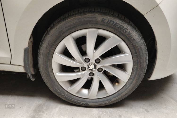 Skoda Rapid 2017 image de voiture #9