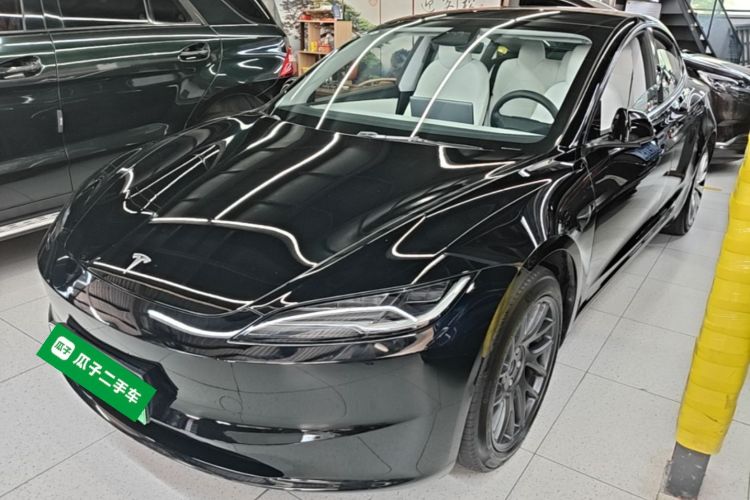 Tesla Model 3 2023 car image #2