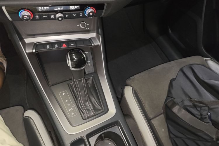 Audi Q3 2021 car image #14