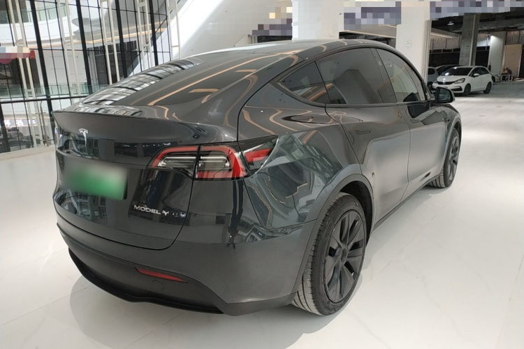 Tesla Model Y 2025 #7 Tesla Model Y 2025 car image #7