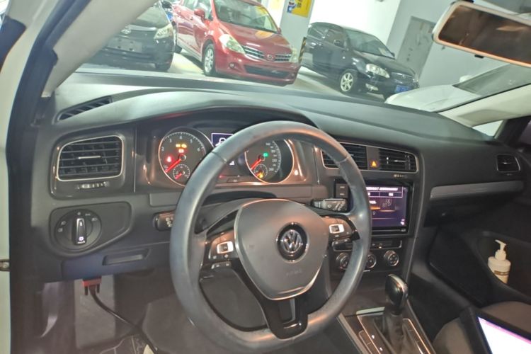 Volkswagen Golf 2019 #10 Volkswagen Golf 2019 car image #10