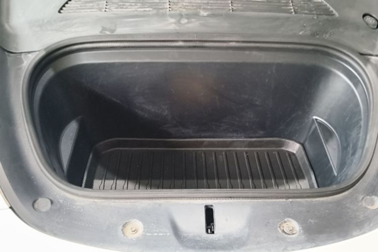 Tesla Model Y 2023 car image #20