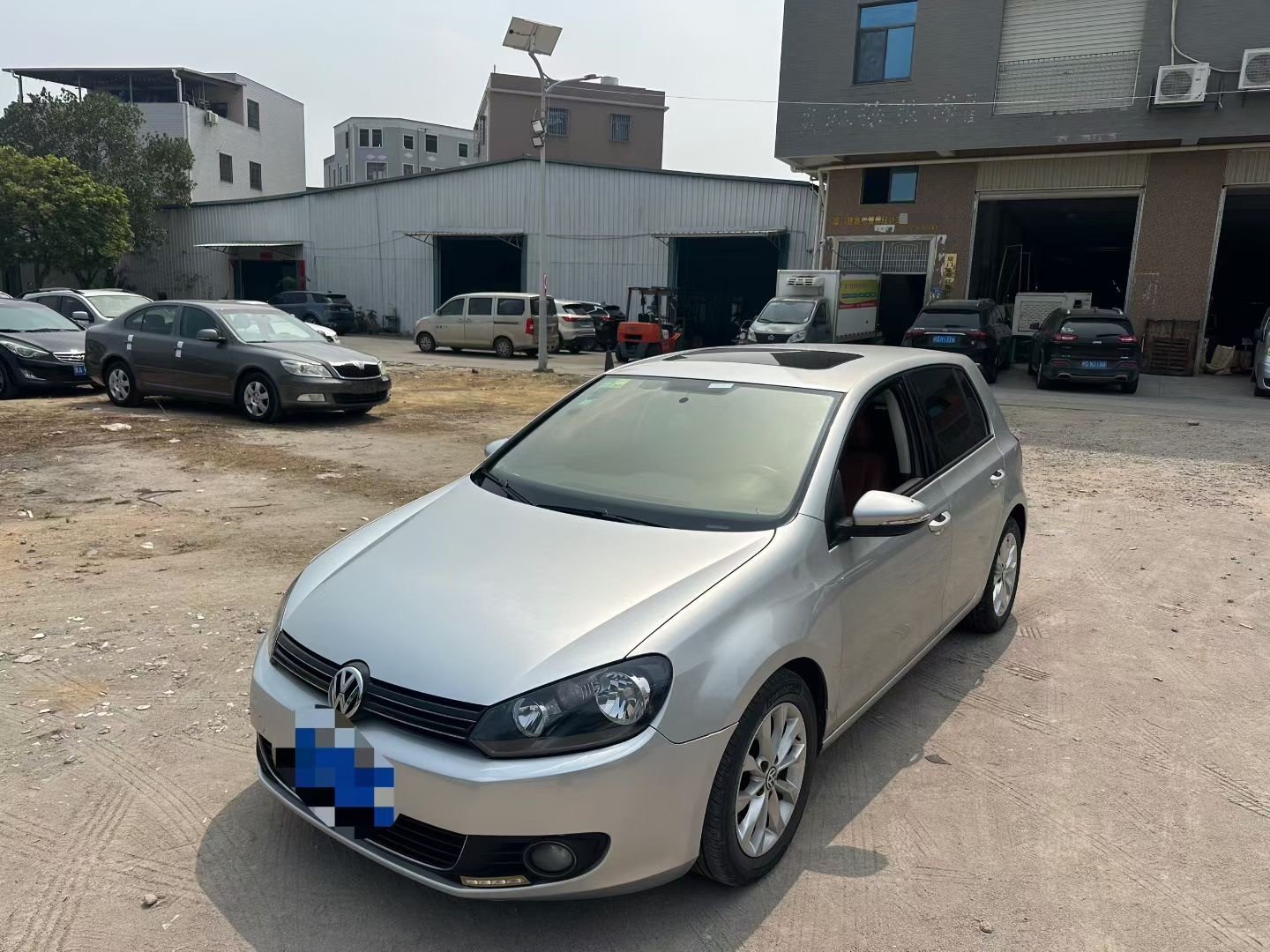 Volkswagen Golf 2011 car image 