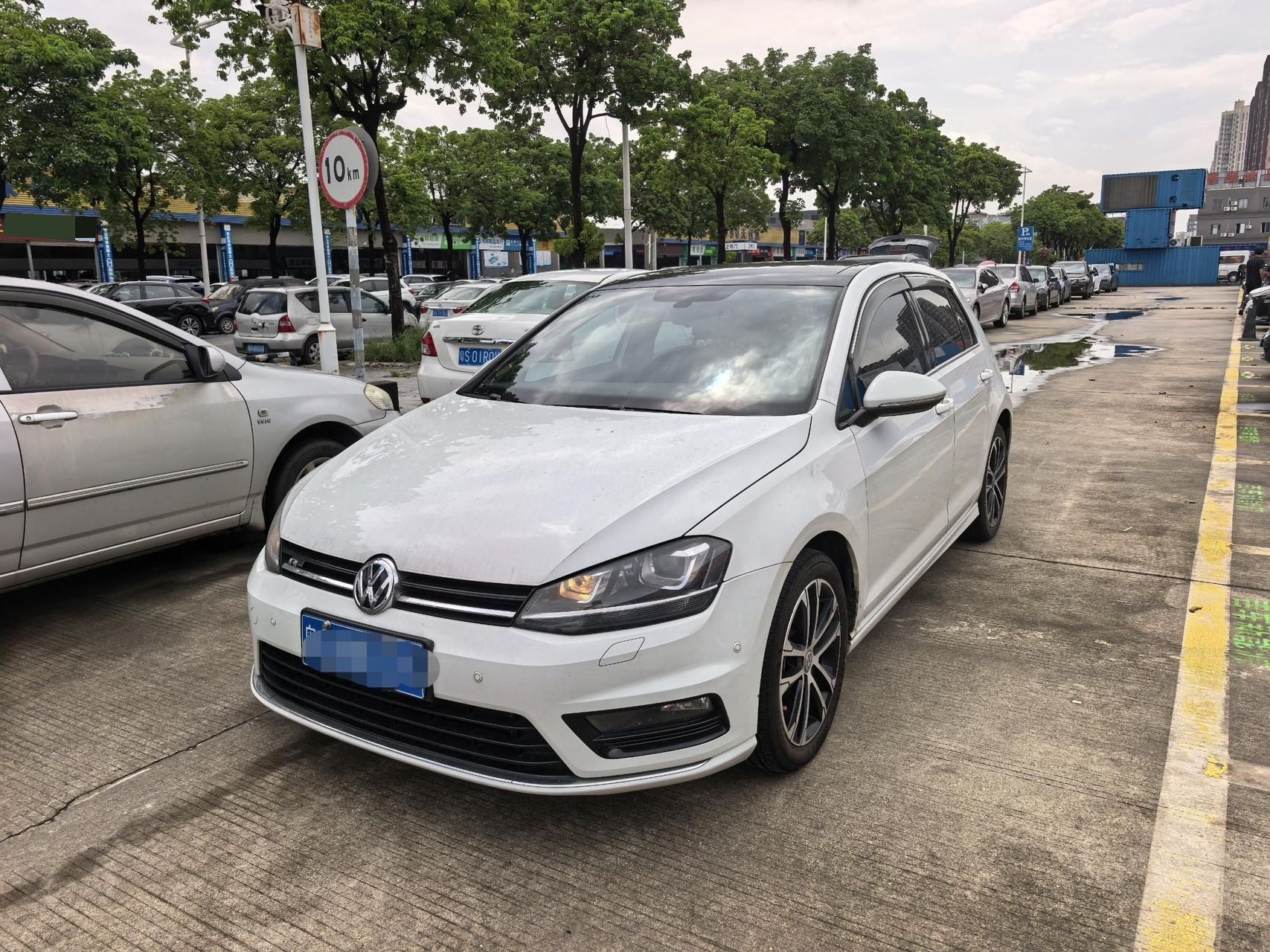 Volkswagen Golf 2018 car image 