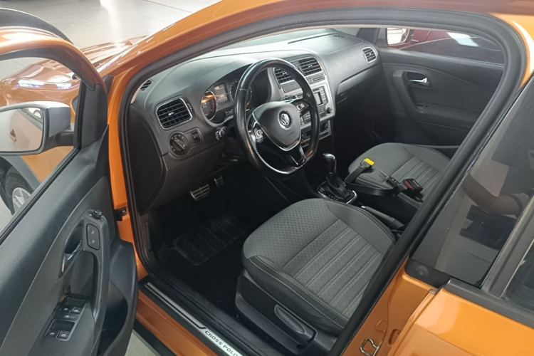Volkswagen Polo 2015 #16 Volkswagen Polo 2015 car image #16