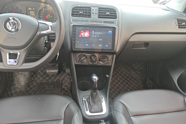 Volkswagen Polo 2018 car image #13