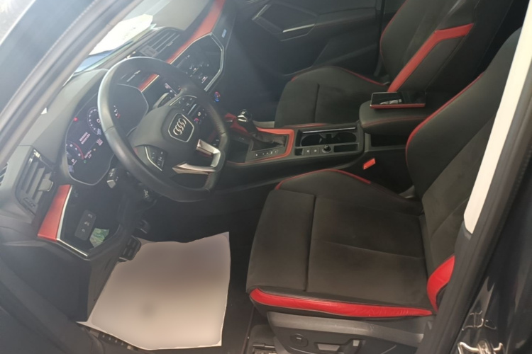Audi Q3 2021 car image #15