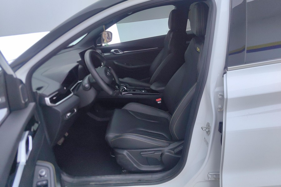 GEELY Coolray 2026 imagen de coche #5
