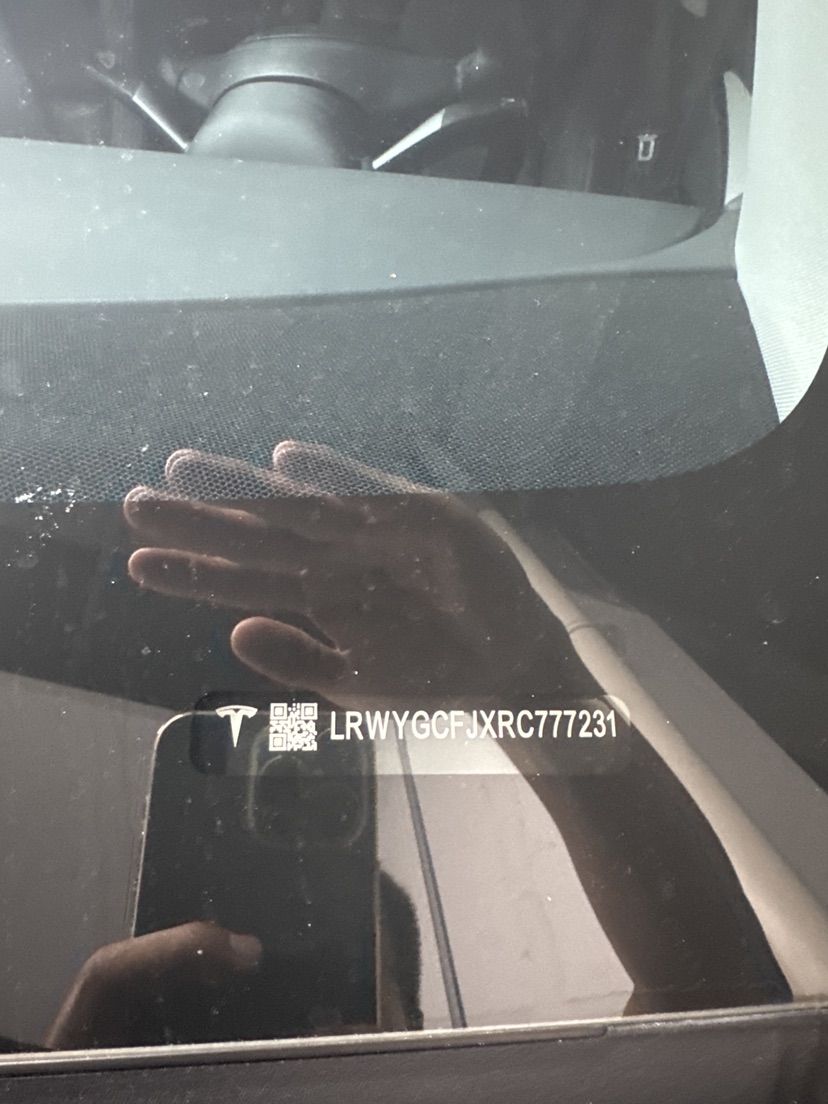 Tesla Model Y 2024 car image #10