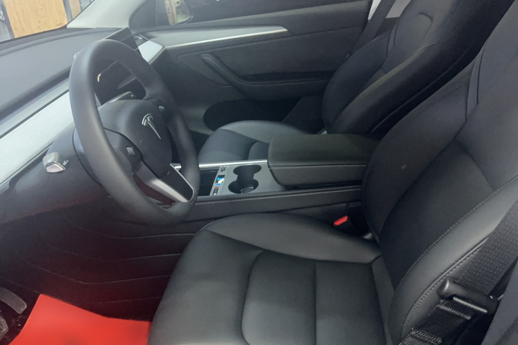 Tesla Model Y 2023 car image #9