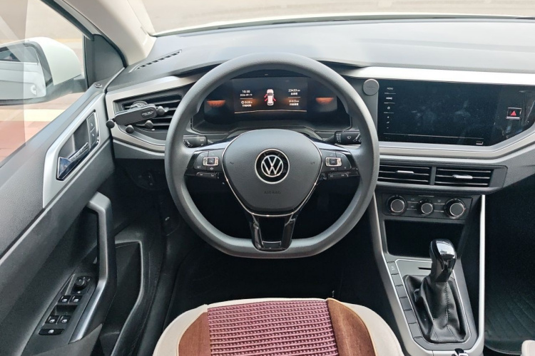 Volkswagen Polo 2023 car image #11