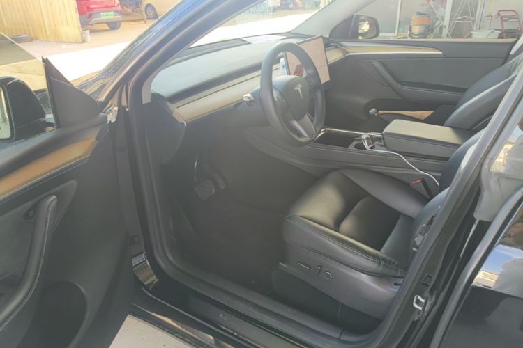Tesla Model Y 2023 #16 Tesla Model Y 2023 car image #16