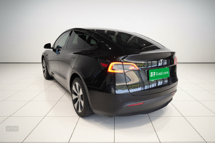 Tesla Model Y 2023 #5 Tesla Model Y 2023 car image #5