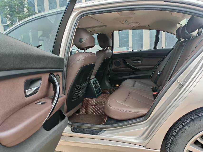 BMW 3 Series 2019 car image #6