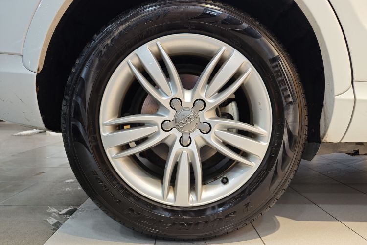 Audi Q3 2016 car image #3