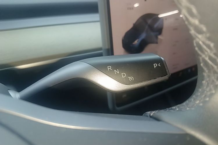 Tesla Model Y 2023 imagem de carro #14