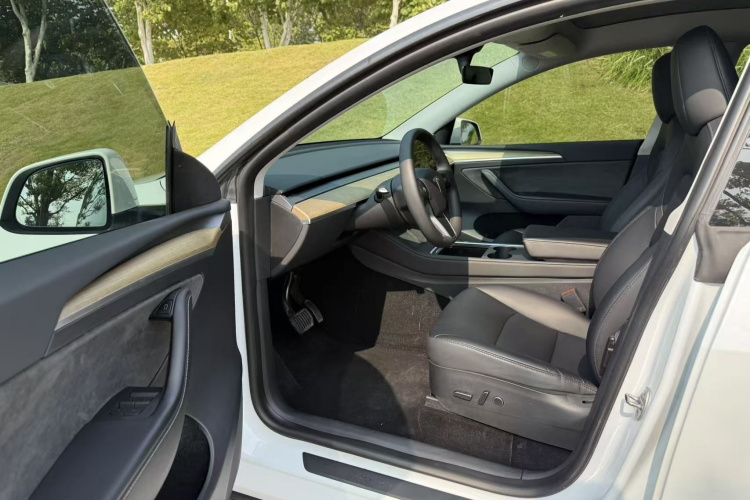 Tesla Model Y 2022 #16 Tesla Model Y 2022 car image #16