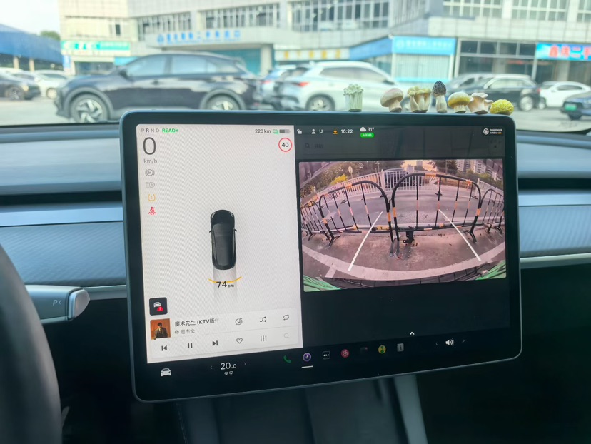 Tesla Model 3 2022 car image #9