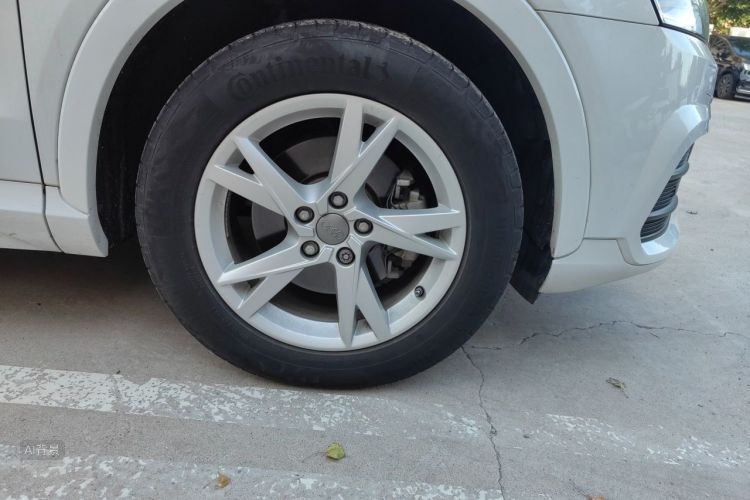Audi Q3 2017 car image #9