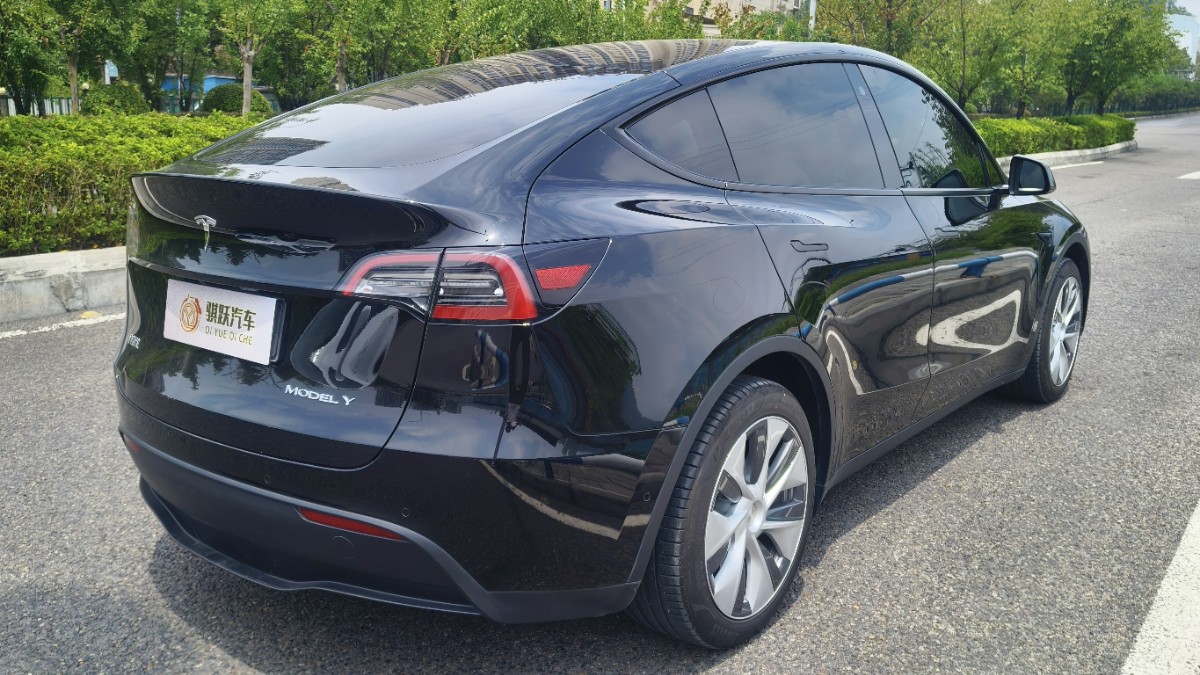 Tesla Model Y 2023 #8 Tesla Model Y 2023 car image #8