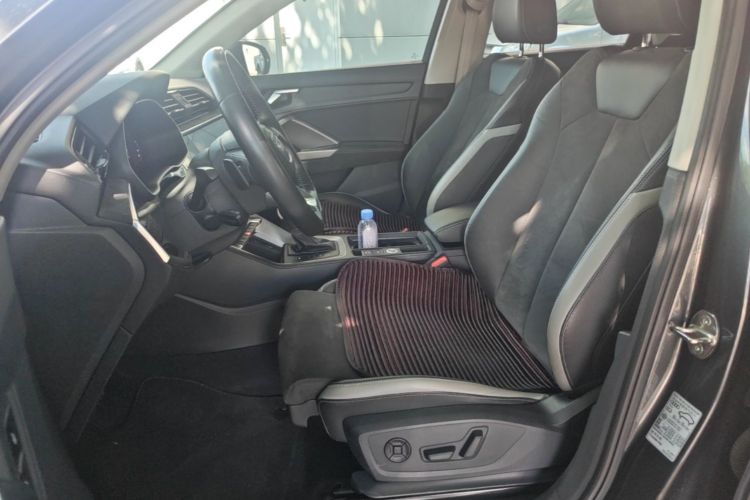 Audi Q3 2021 car image #19