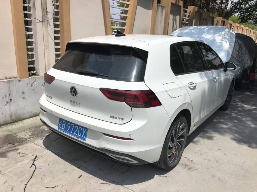 Volkswagen Golf 2021 car image #2