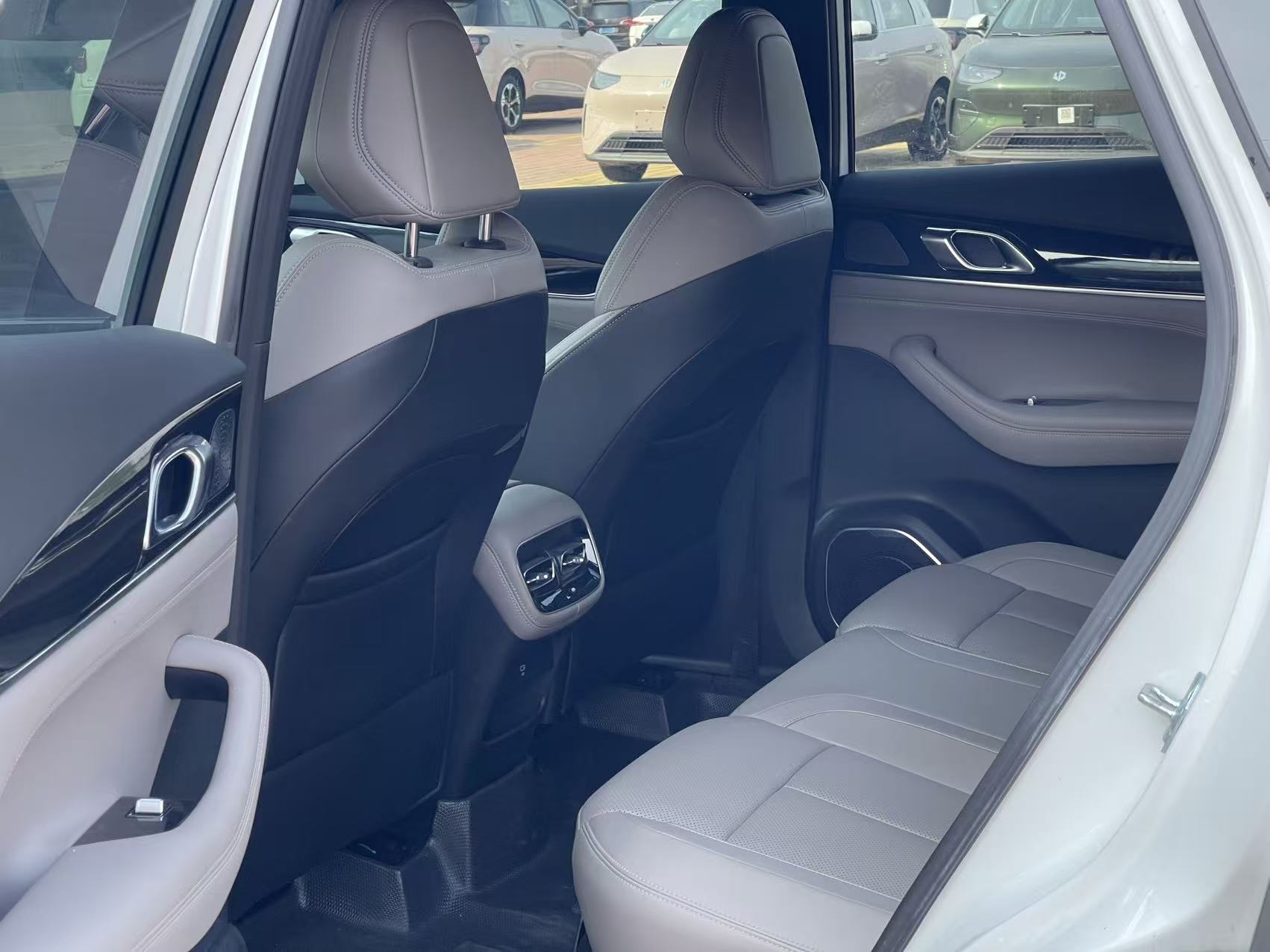 GEELY Boyue L 2025 car image #5