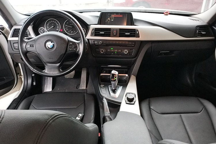 BMW 3 Series 2015 car image #10