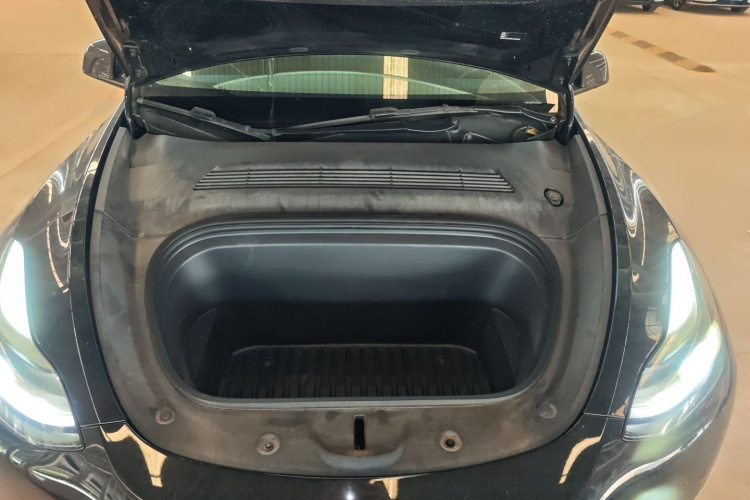 Tesla Model Y 2022 car image #20