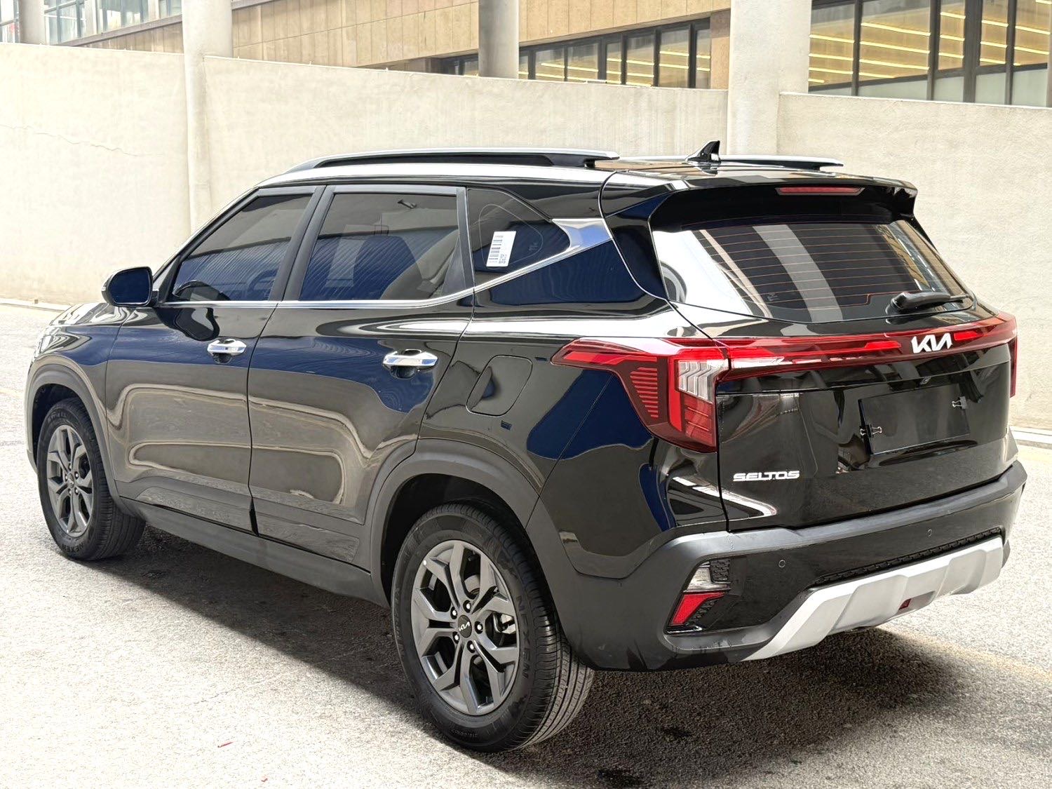 Kia Seltos 2023 car image #4