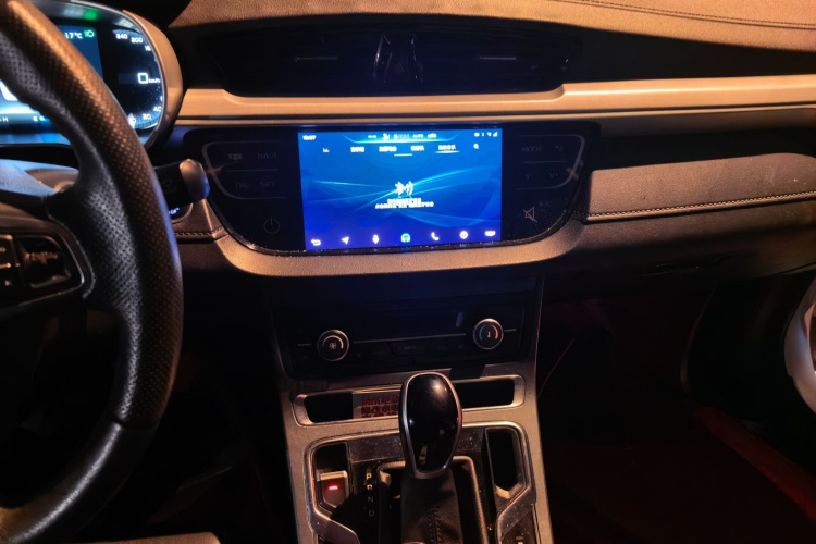 GEELY Emgrand 2019 car image #17