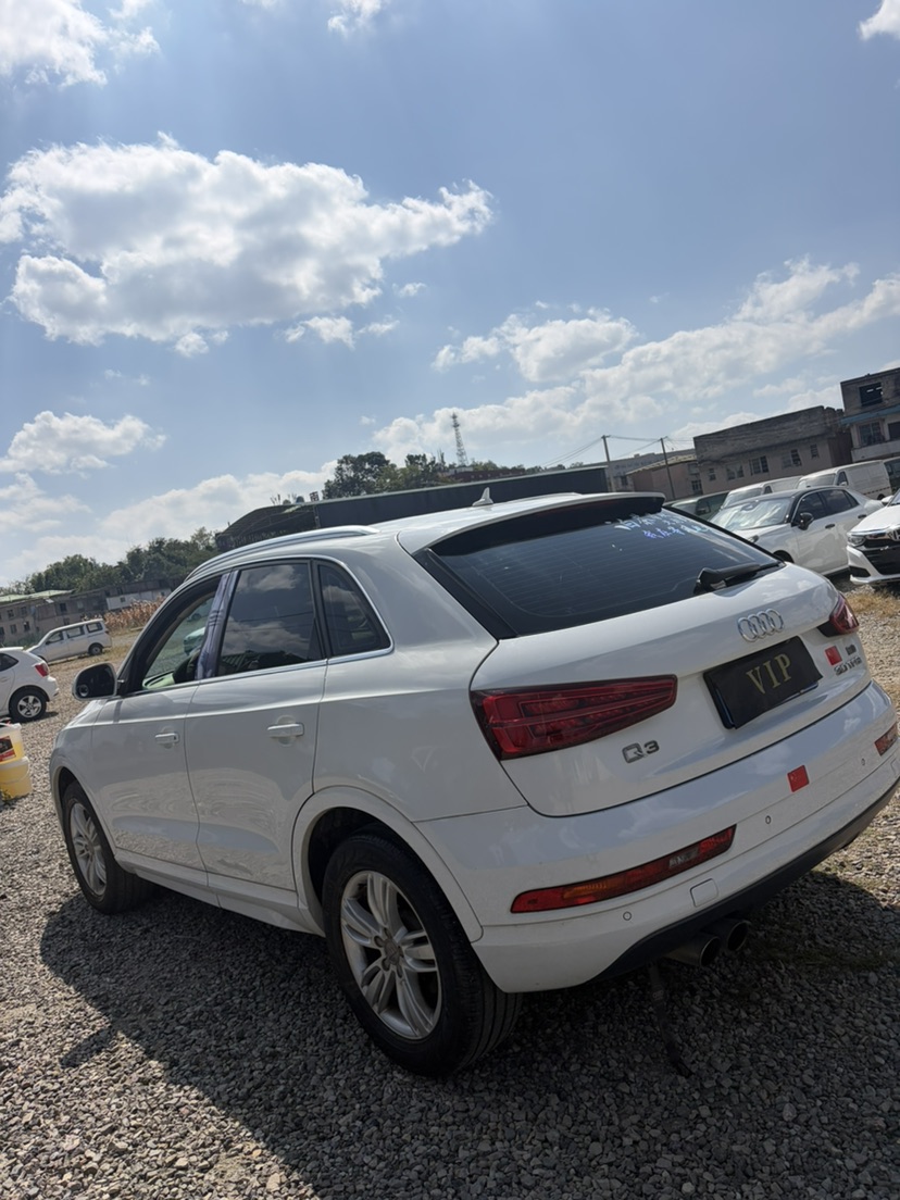 Audi Q3 2017 car image #7